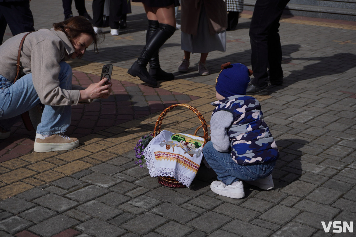 Як у Луцьку освячують Великодні кошики? Фоторепортаж