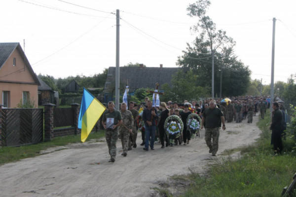 Назавжди залишиться 22-річним: на Волині попрощалися із загиблим Героєм