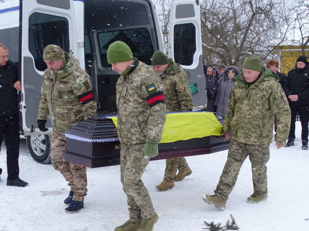 Серце воїна зупинилося на 41-му році життя: на Волині поховали Героя Олега Оменюка 