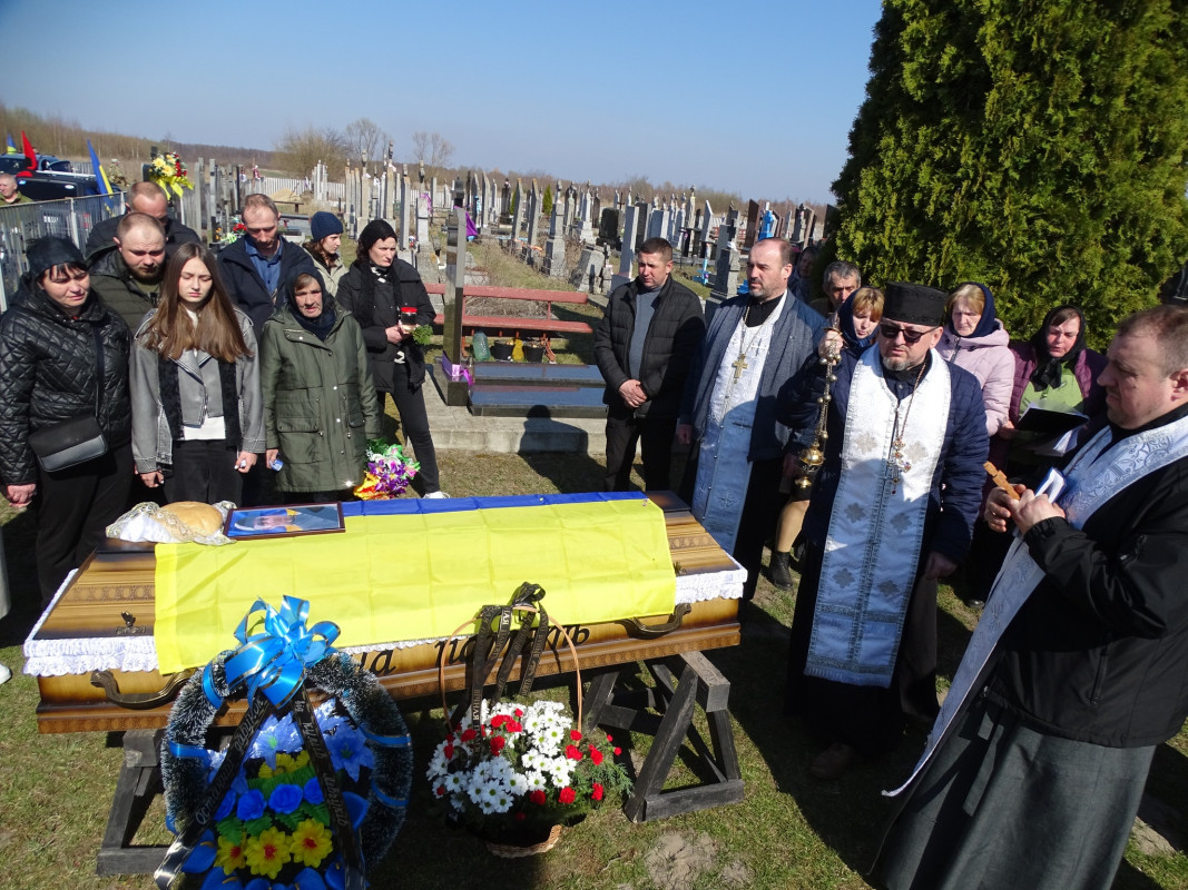 Майже вісім місяців вважався зниклим безвісти: на Волині попрощалися з Героєм Миколою Луцюком