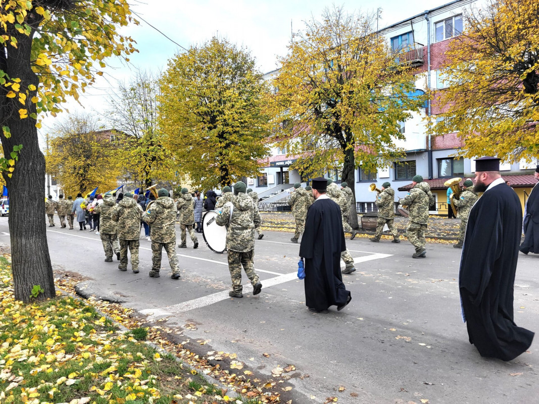 Один син - у полоні, інший - на передовій: на Волині попрощалися із  Героєм Ярославом Богданом