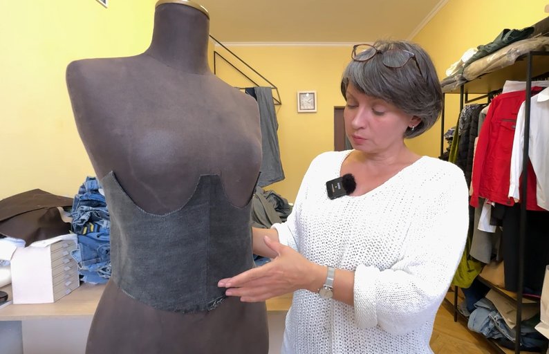 Кравчиня з Луцька створює сценічні костюми для акторів і співаків