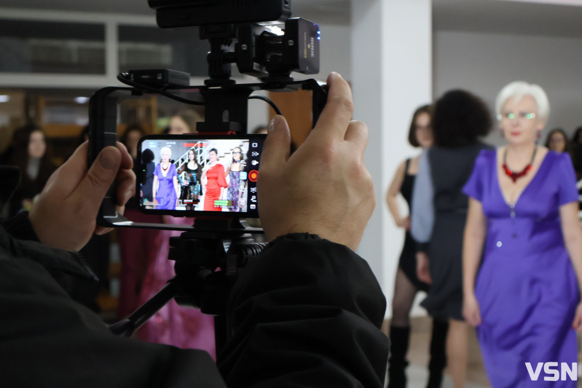 «Намальована надія»: ветеранка війни з Луцька презентувала колекцію суконь