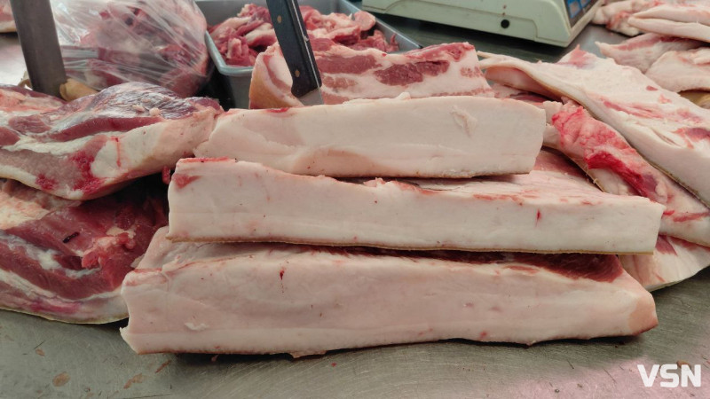 Скільки коштує м'ясо та сало на ринку у Луцьку