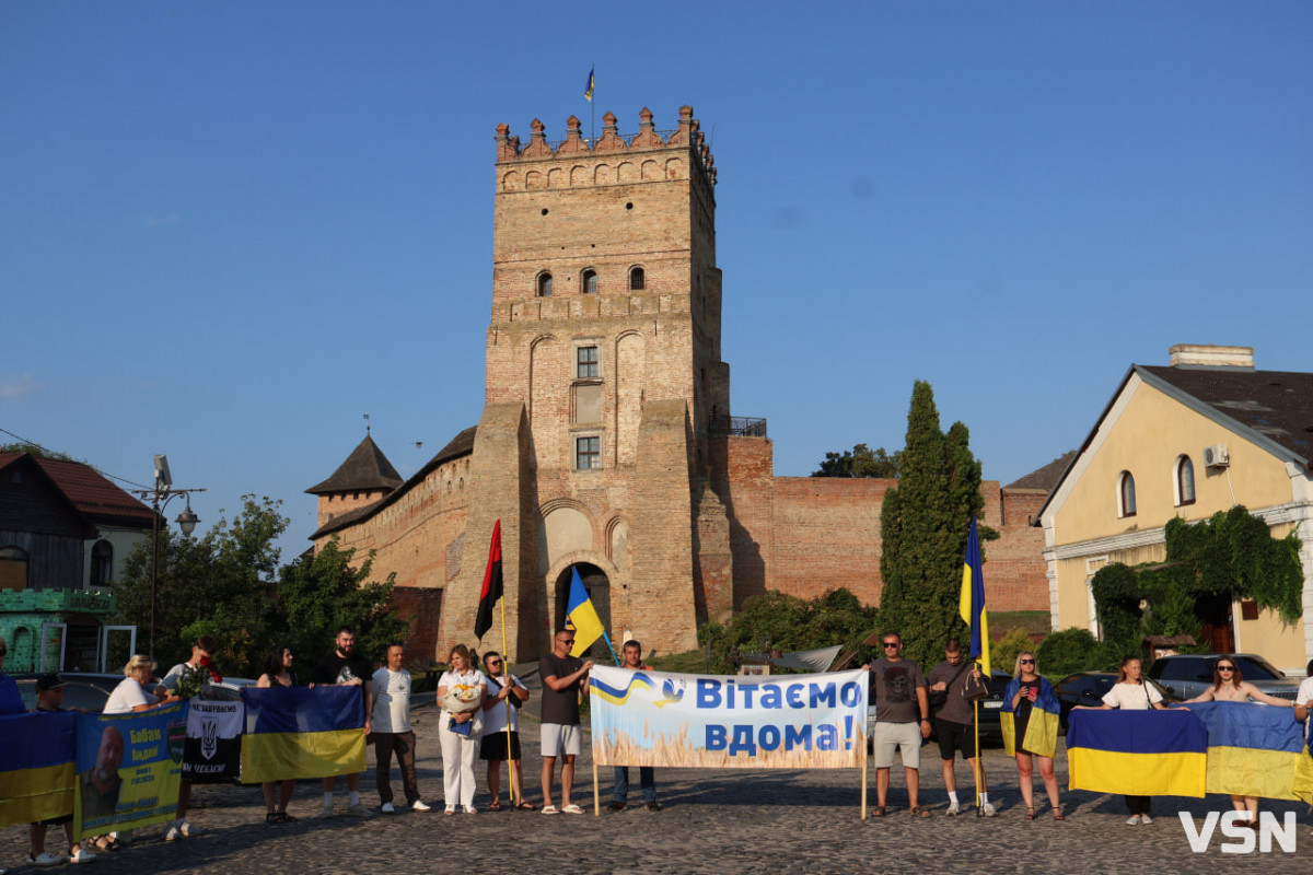 «Я взагалі не очікував, що повернуся»: у Луцьку зустріли звільненого з російського полону захисника Олександра Пришка