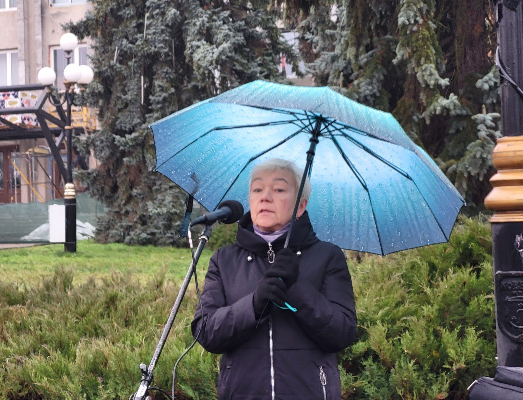 «Ми чекаємо Вас»: у Ковелі відкрили інсталяцію-книгу, присвячену полоненим і зниклим захисникам