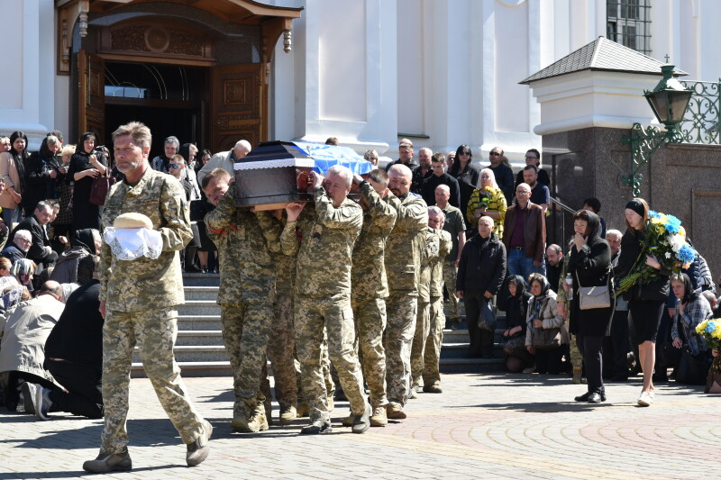 Два прощання в один день: у Луцьку в останню дорогу провели полеглих воїнів - Євгенія Поліщука та Юрія Сілюка