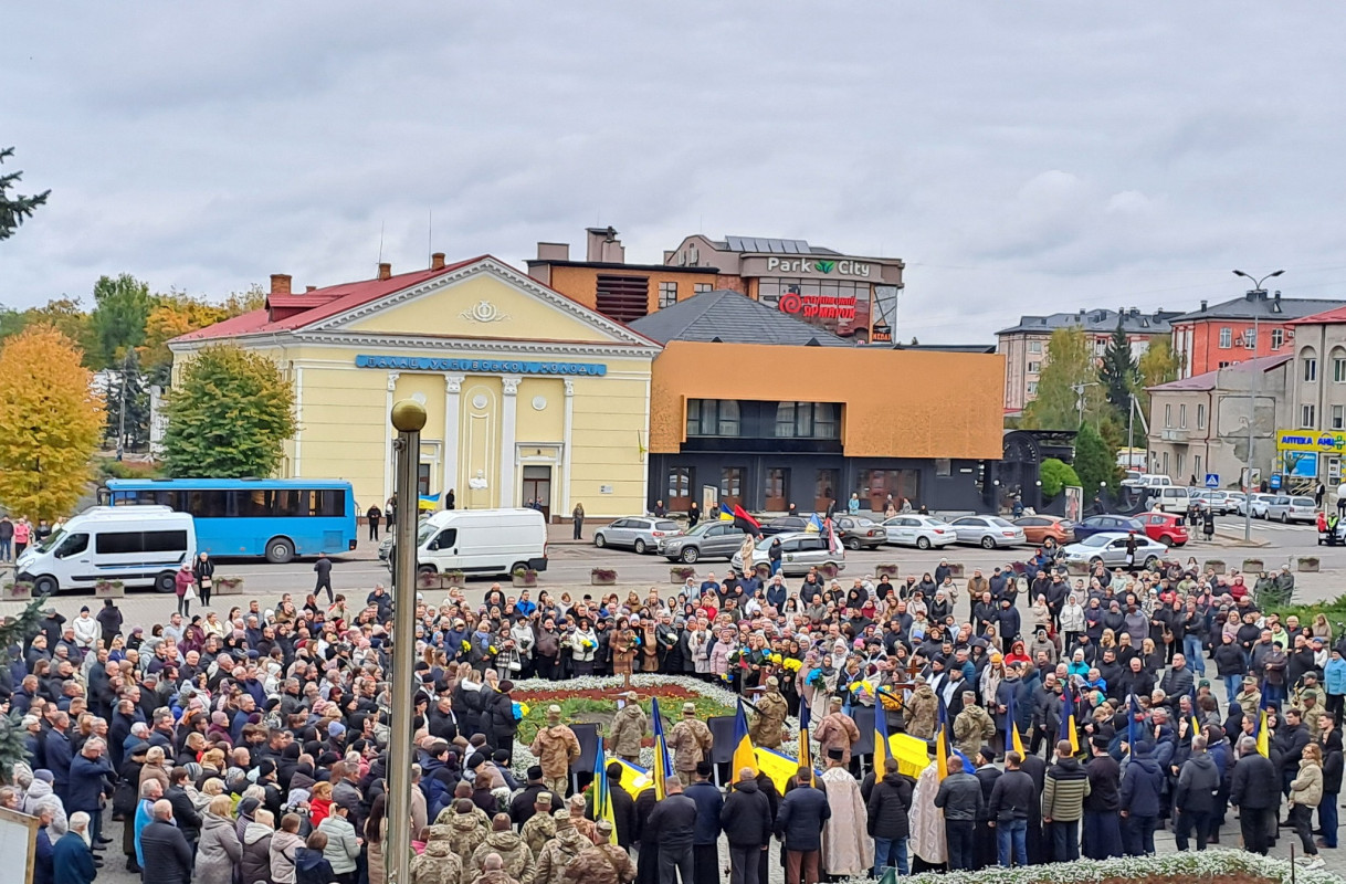 Ковель у жалобі: місто попрощалося з трьома Героями