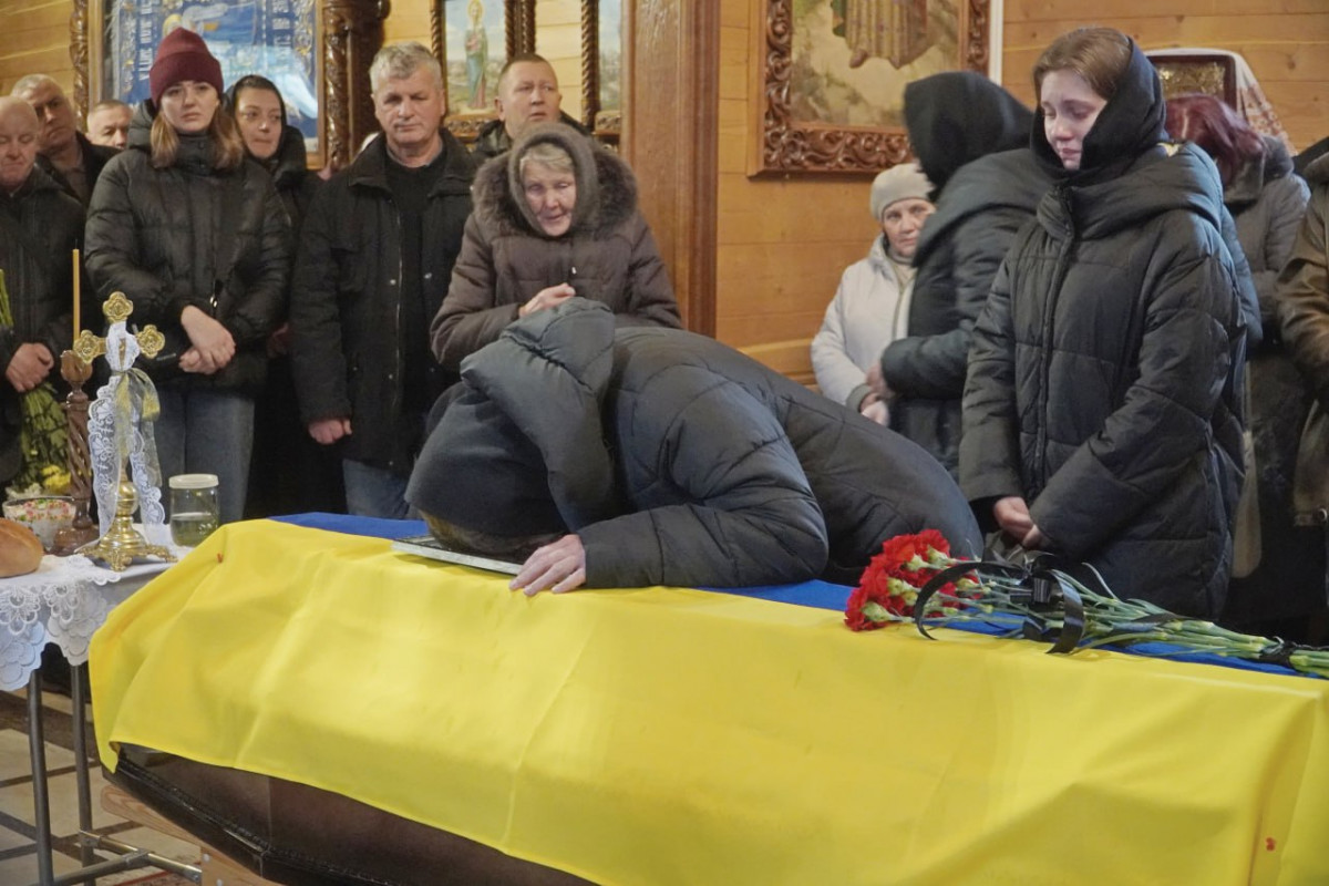 Загинув майже пів року тому: на Волині попрощалися з Героєм Володимиром Пойдою