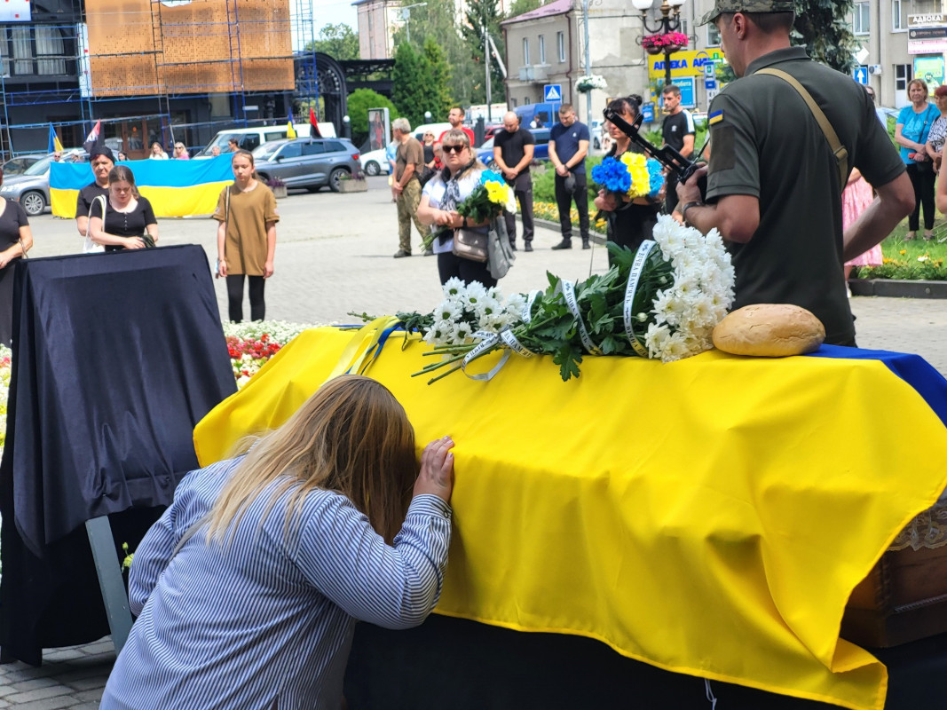 Серце не витримало жахів війни: на Волині попрощались з молодим Героєм Русланом Мазуриком