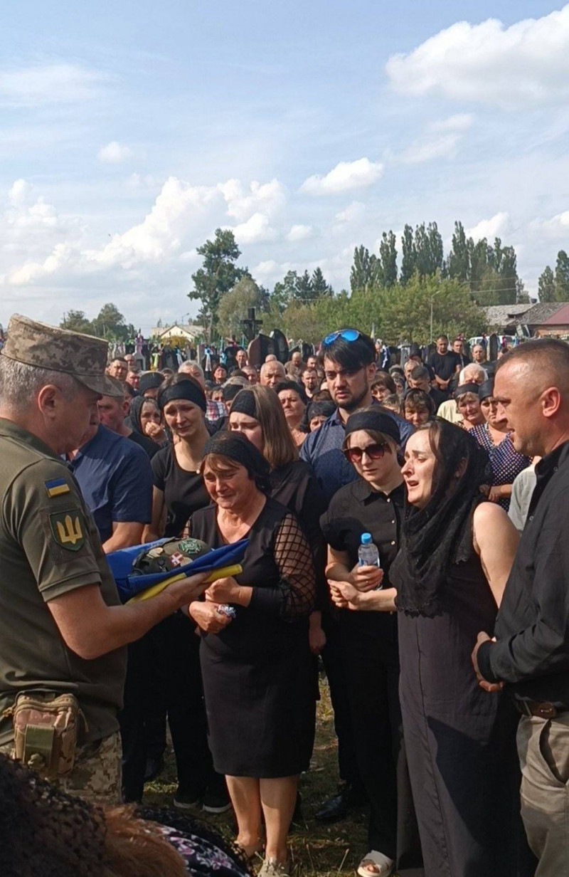 З перших днів вторгнення став на захист країни: на Волині попрощались з Героєм Володимиром Котюком