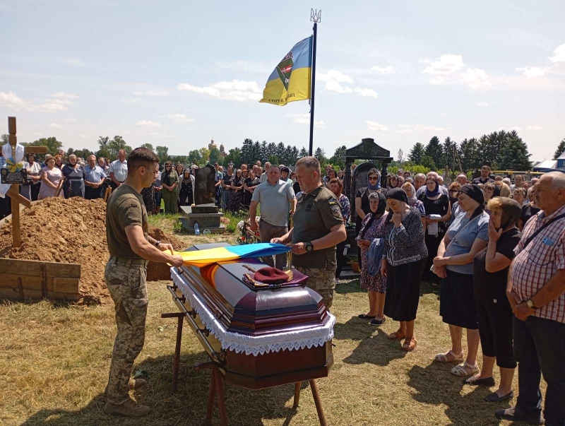 Назавжди молодий: на Волині попрощались з 26-річним Героєм Миколою Муковозом