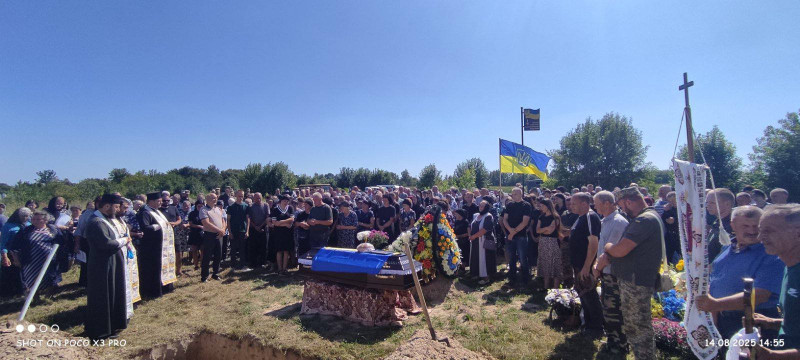 Поховали у переддень 36-річчя: на Волині попрощалися з депутатом, який загинув на фронті