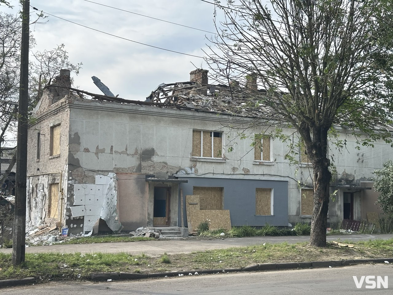 Масована атака на Луцьк: триває ліквідація наслідків російського обстрілу