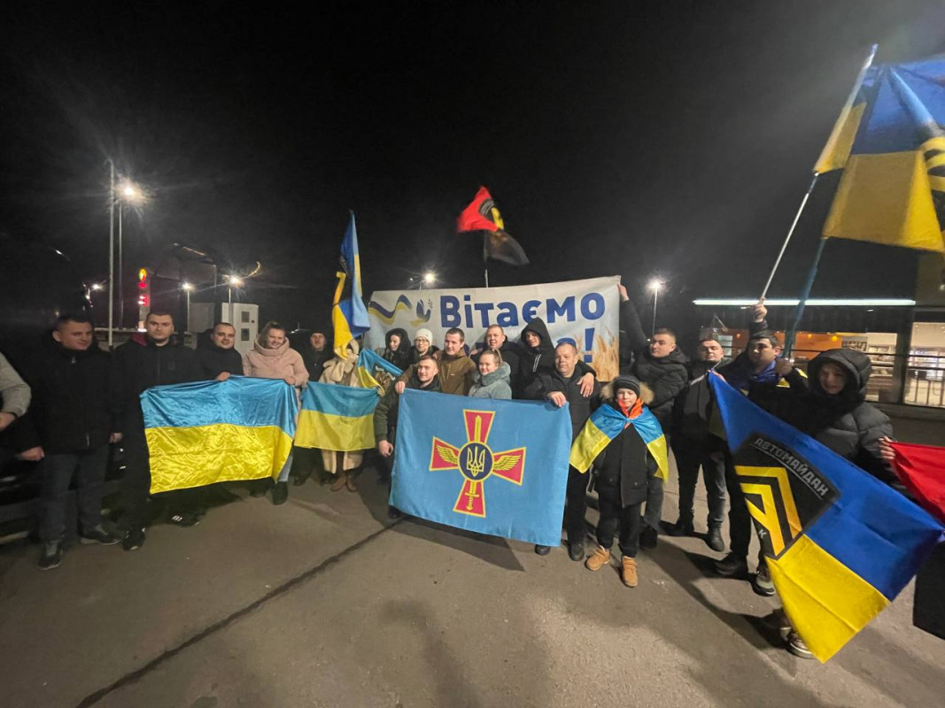 На Волині зустріли двох захисників, які повернулися додому після полону