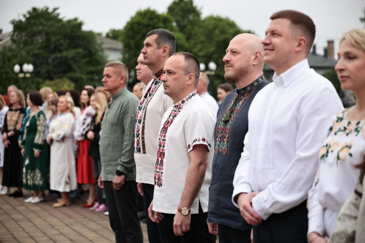 20 років традиції: відомі волиняни поділилися світлинами у День вишиванки
