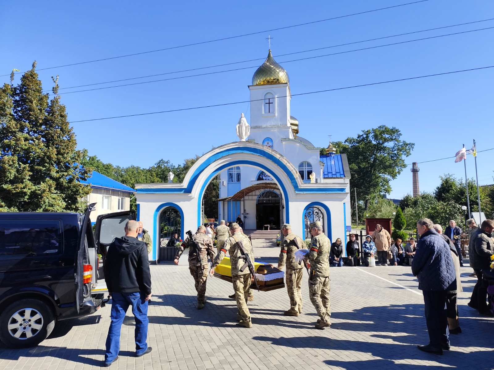 Без батька залишилися двоє синочків-школяриків: на Волині попрощались з Героєм Ігорем Богомазюком