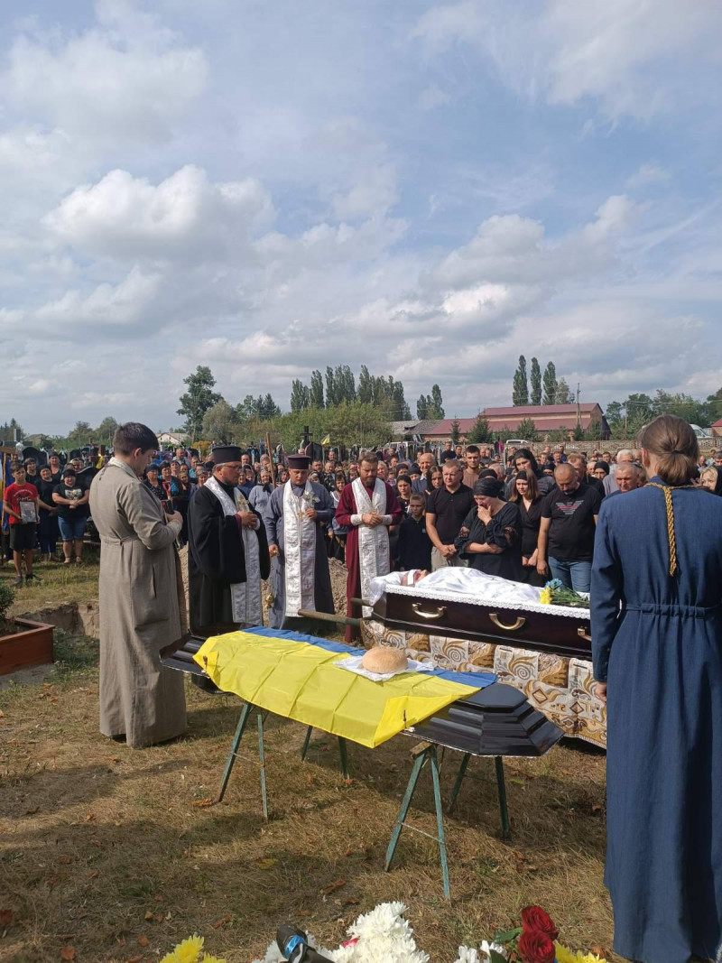 З перших днів вторгнення став на захист країни: на Волині попрощались з Героєм Володимиром Котюком