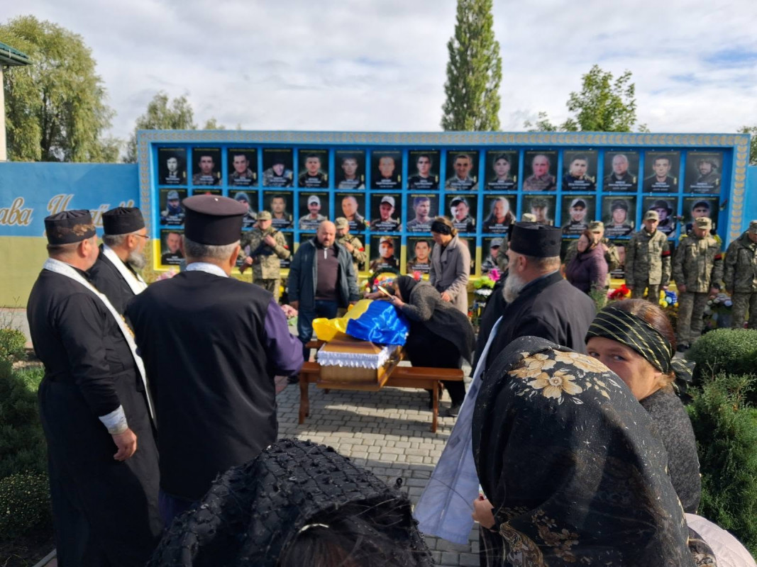 Майже рік вважався зниклим безвісти: на Волині поховали 33-річного Героя Володимира Теслюка
