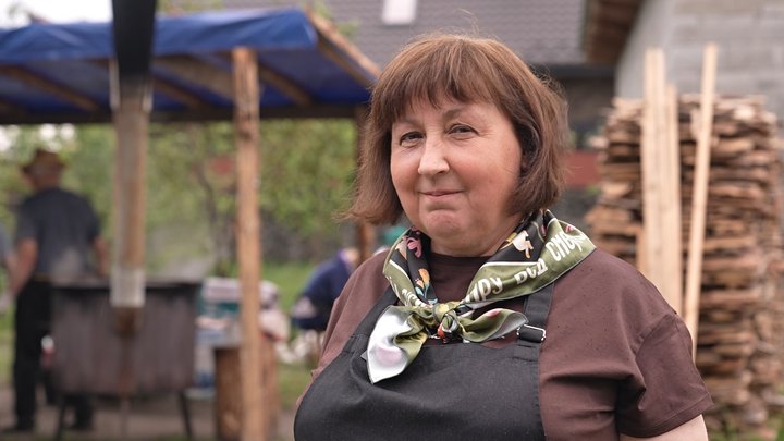 «Біда об’єднала нас»: на Волині волонтерки щотижня варять і відправляють на передову тонну борщу