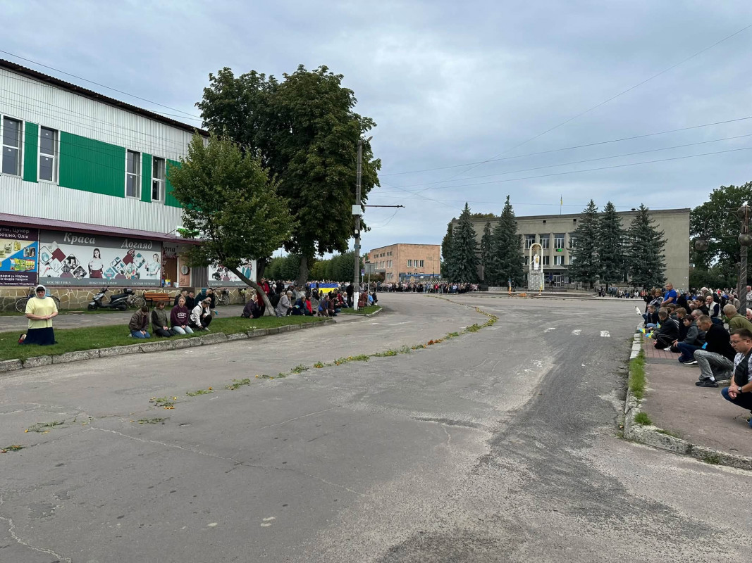 Понад два роки надії та очікування: на Волині провели в останню путь Героя Андрія Лабанта