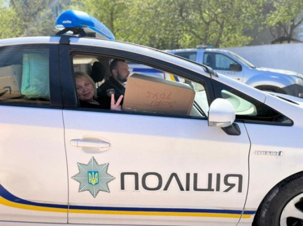 Зараз іноземці надсилають менше допомоги в Україну: як працівниці поліції Волині підтримують переселенців