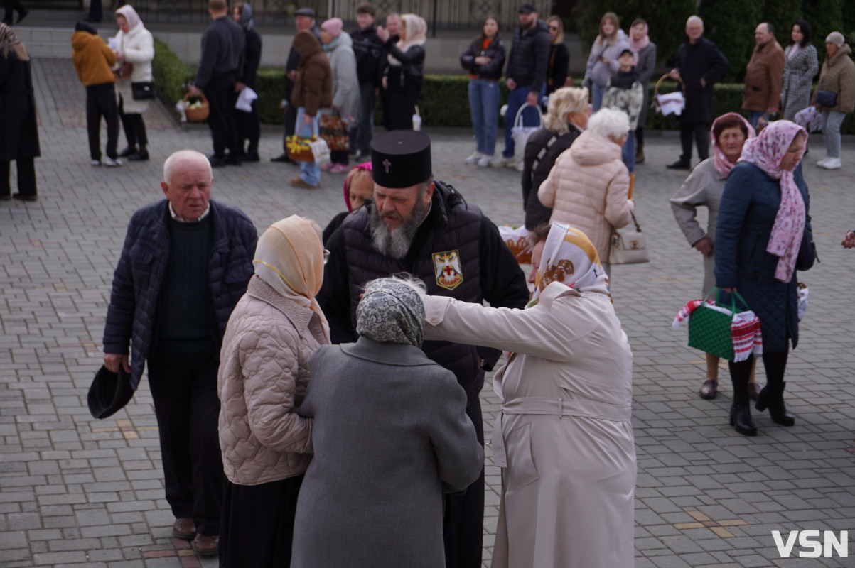 Як у Луцьку освячують Великодні кошики? Фоторепортаж