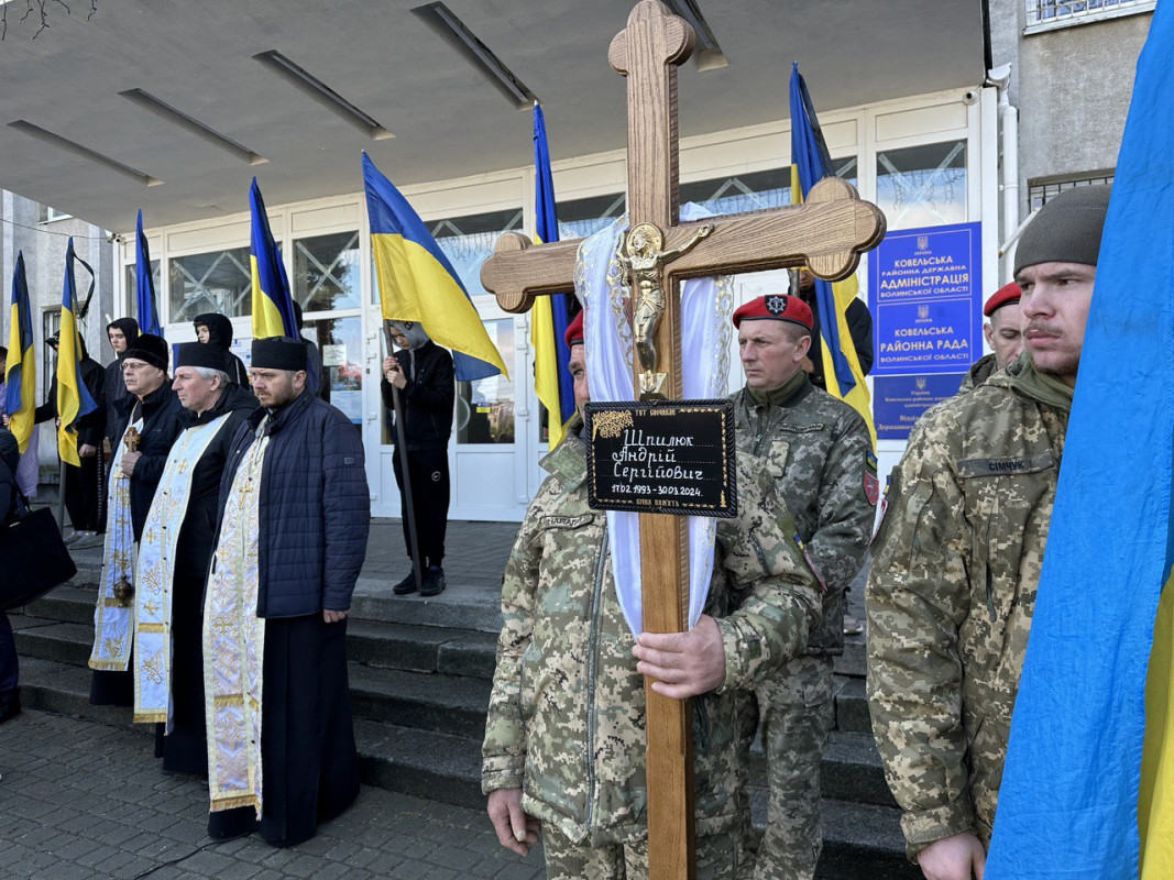 Тільки повернувся з відпустки на фронт і загинув: на Волині попрощалися із Героєм Андрієм Шпилюком