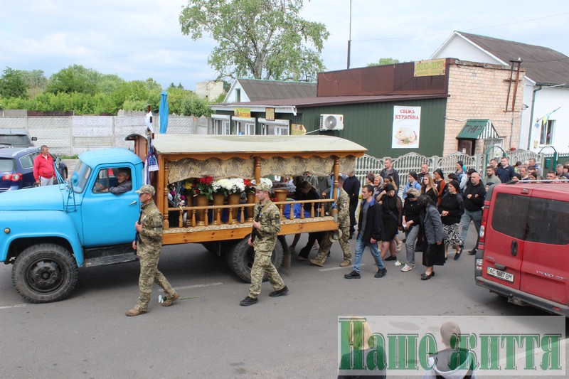 Повернувся з-за кордону, щоб стати на захист Батьківщини: на Волині попрощалися із Героєм Антоном Скаршевським