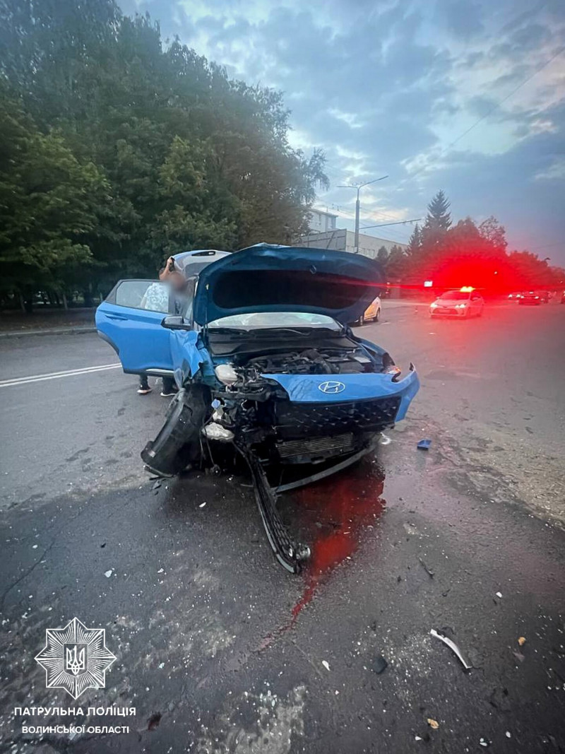 У Луцьку через неуважність водія «мазди» сталася ДТП