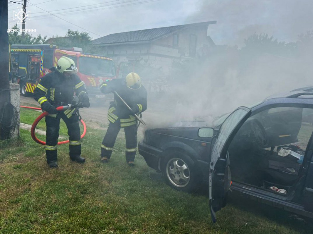 У місті на Волині під час руху загорівся легковик: що стало причиною
