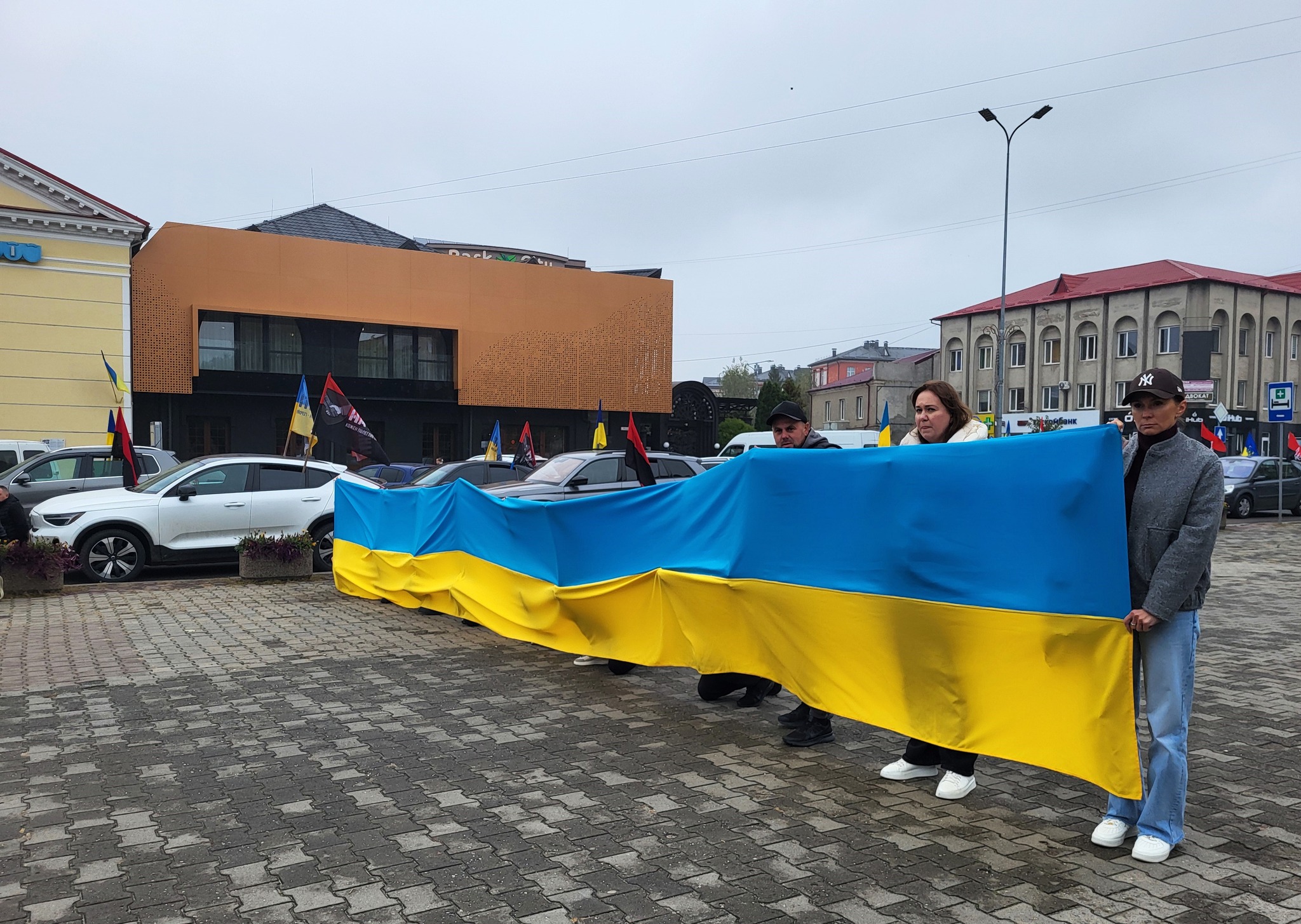 Понад сімнадцять місяців рідні жили в невідомості: на Волині попрощались з Героєм Михайлом Гарбузом