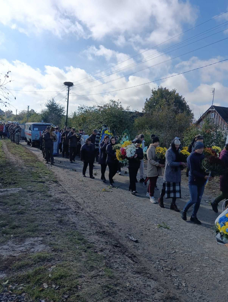 Загинув від авіаудару: на Волині до місця останнього спочинку провели загиблого Героя Дмитра Мозговенка