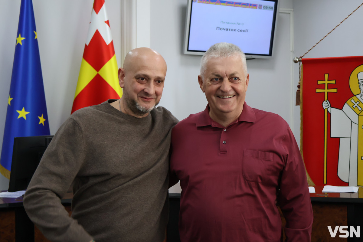 Флешмоб «Шкарпетуйся» і кадрові рішення: що відбулося на 90-й сесії Луцької міськради. Фоторепортаж