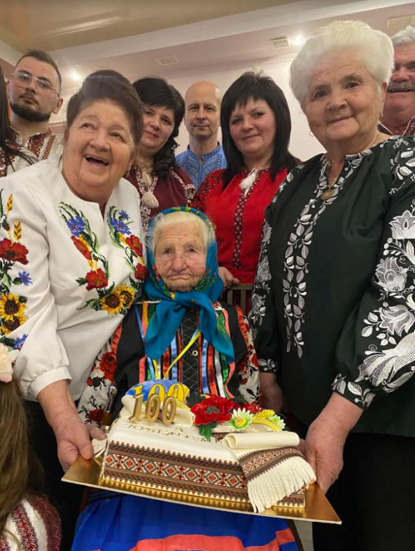 Виростила 3 дітей, 4 онуків, 6 правнуків та має добру пам’ять: історія життя 100-річної бабусі з Волині