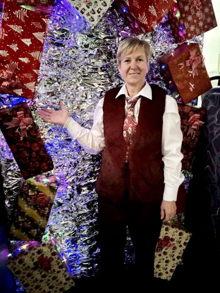 У Володимирі жінка-далекобійниця з 30-річним досвідом стала першою в місті водійкою маршрутки