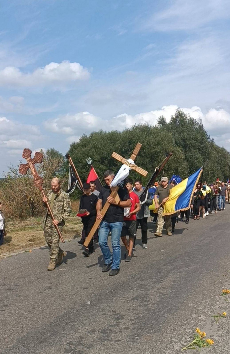 З перших днів вторгнення став на захист країни: на Волині попрощались з Героєм Володимиром Котюком