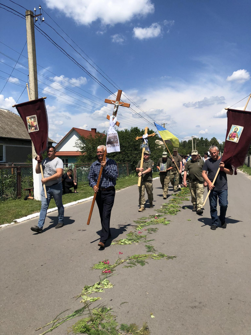 Повертався на фронт після поранень: на Волині прощались із Героєм Ігорем Тарасюком