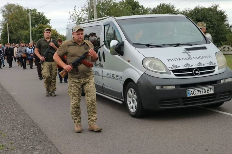 Брав участь в АТО та знову став до лав ЗСУ: на Волині поховали захисника Юрія Гімоля