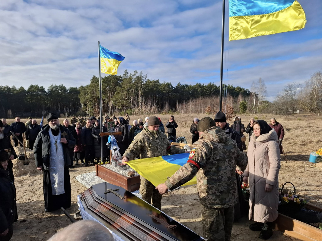 Понад рік вважався зниклим безвісти: на Волині попрощались з Героєм Миколою Коновим