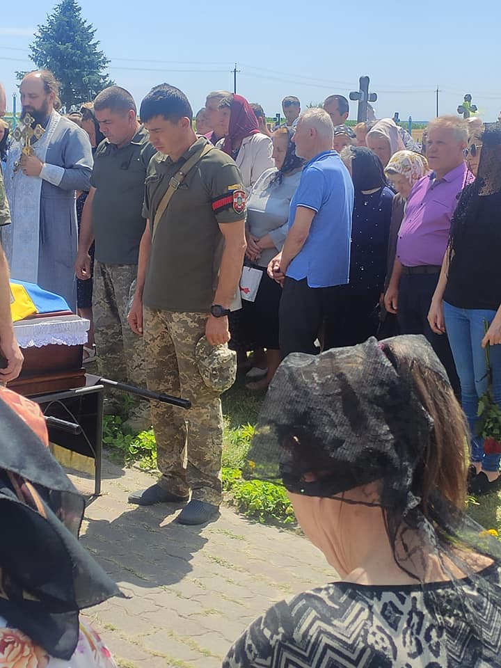 Два роки рідні надіялися, що в полоні: на Волині попрощалися із Героєм Михайлом Назарчуком