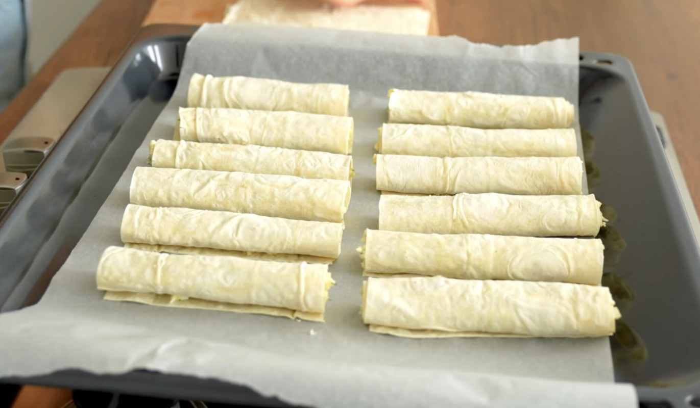 Ліниві трубочки з лаваша за 15 хвилин: швидкий рецепт хрумкого перекусу