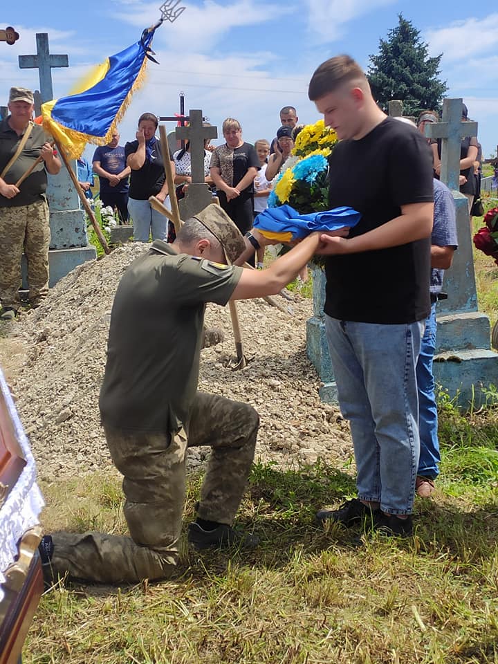 Два роки рідні надіялися, що в полоні: на Волині попрощалися із Героєм Михайлом Назарчуком