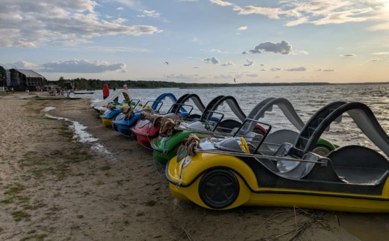 Літо на Світязі 2025: ціни, житло, розваги та легендарні пончики
