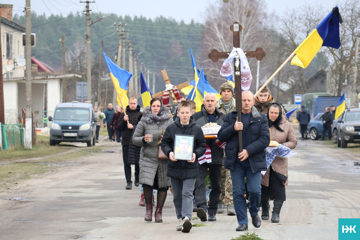 Рік надії й очікування: на Волині попрощалися з Героєм Віктором Фесиком