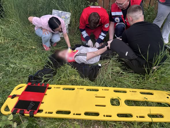На Волині подружжя рятувальників витягло 16-річну дівчину з потрощеної машини