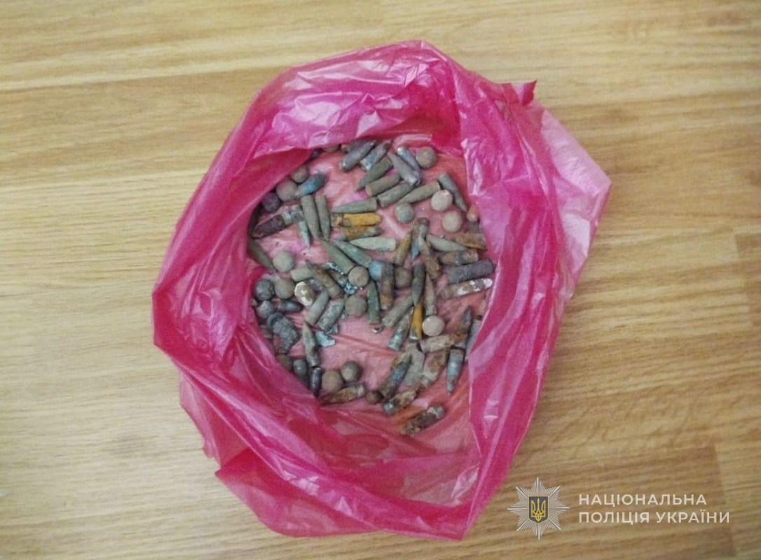 Граната і зброя вдома: на Волині викрили продавця вибухових речовин