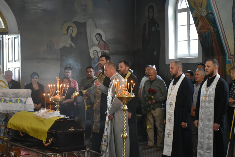 Загинув понад 10 місяців тому: у Луцькій громаді попрощались з Героєм Костянтином Ризванюком