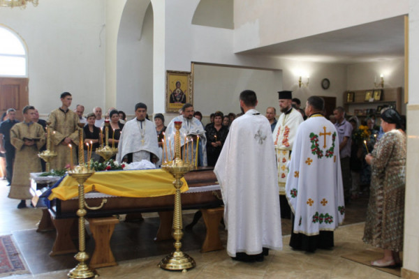 У Маневичах попрощалися із загиблим воїном Ростиславом Прокопчуком та його батьком