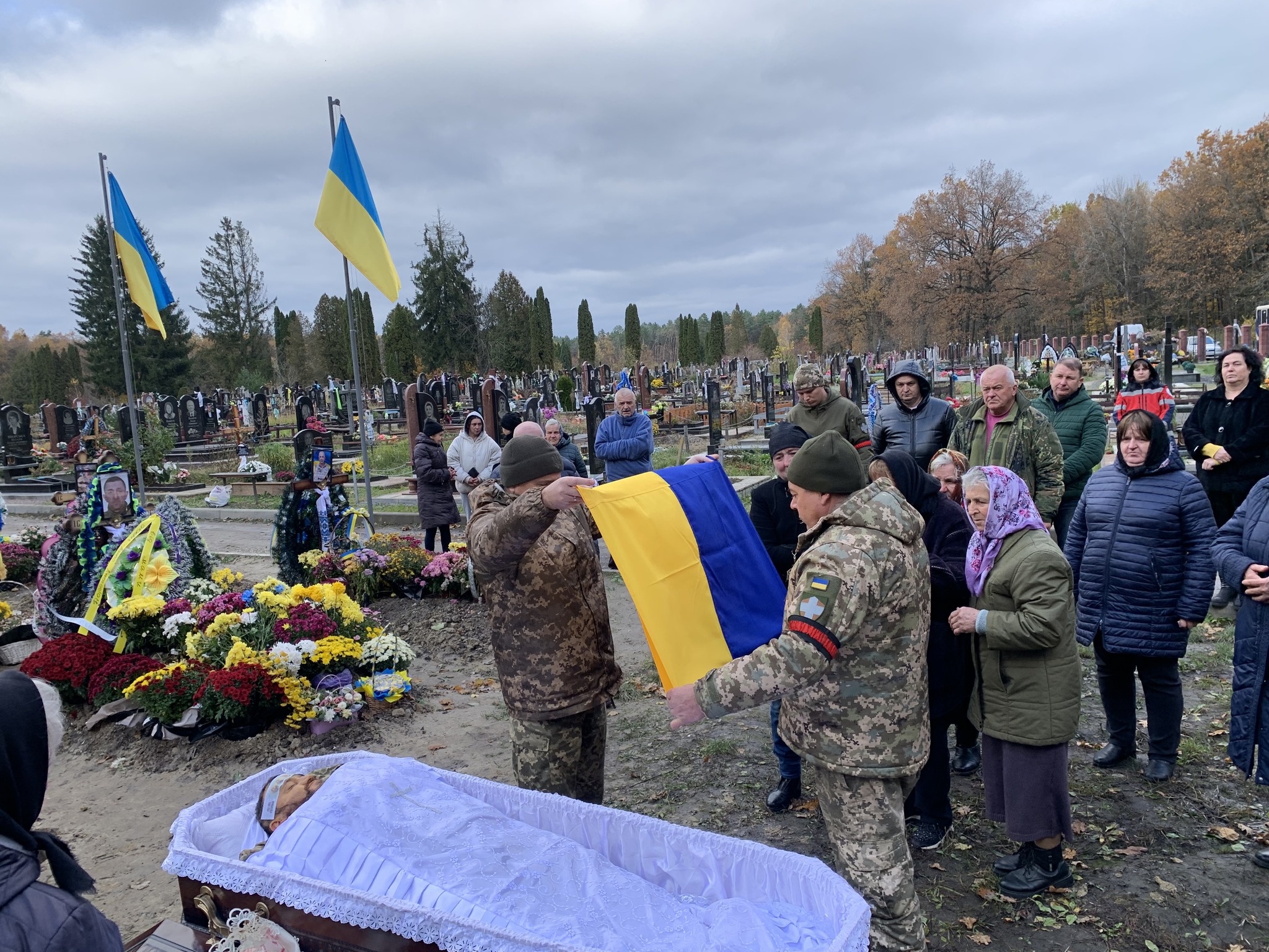 Син втратив батька: на Волині попрощалися з Героєм Петром Масюком
